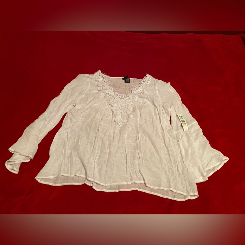 News direction long sleeve top. Size L
